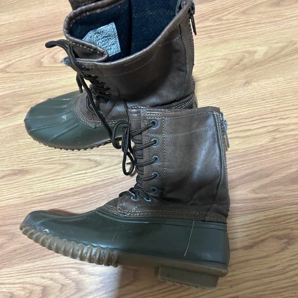 Green and Brown Winter Rain Boots with Lace-Up Design